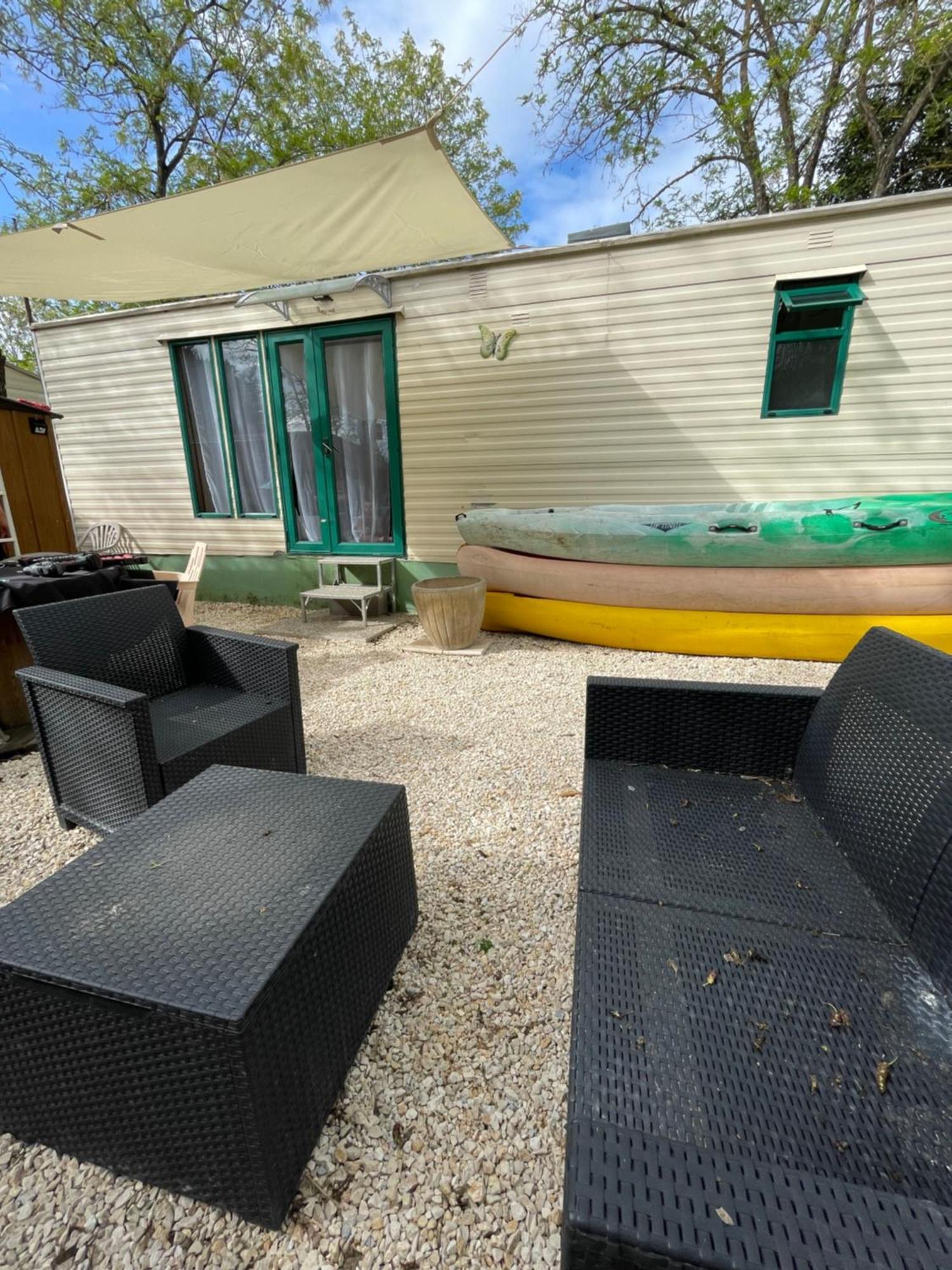Camping Des Acacias Saint-Paulet-de-Caisson المظهر الخارجي الصورة